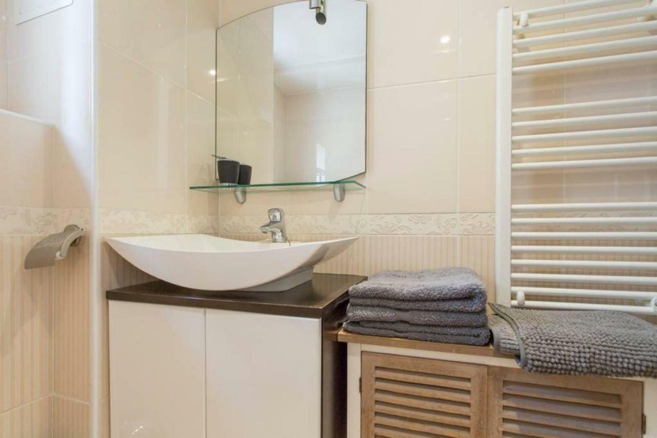 Luxurious Duplex - Top Of Montmartre Paris Bagian luar foto